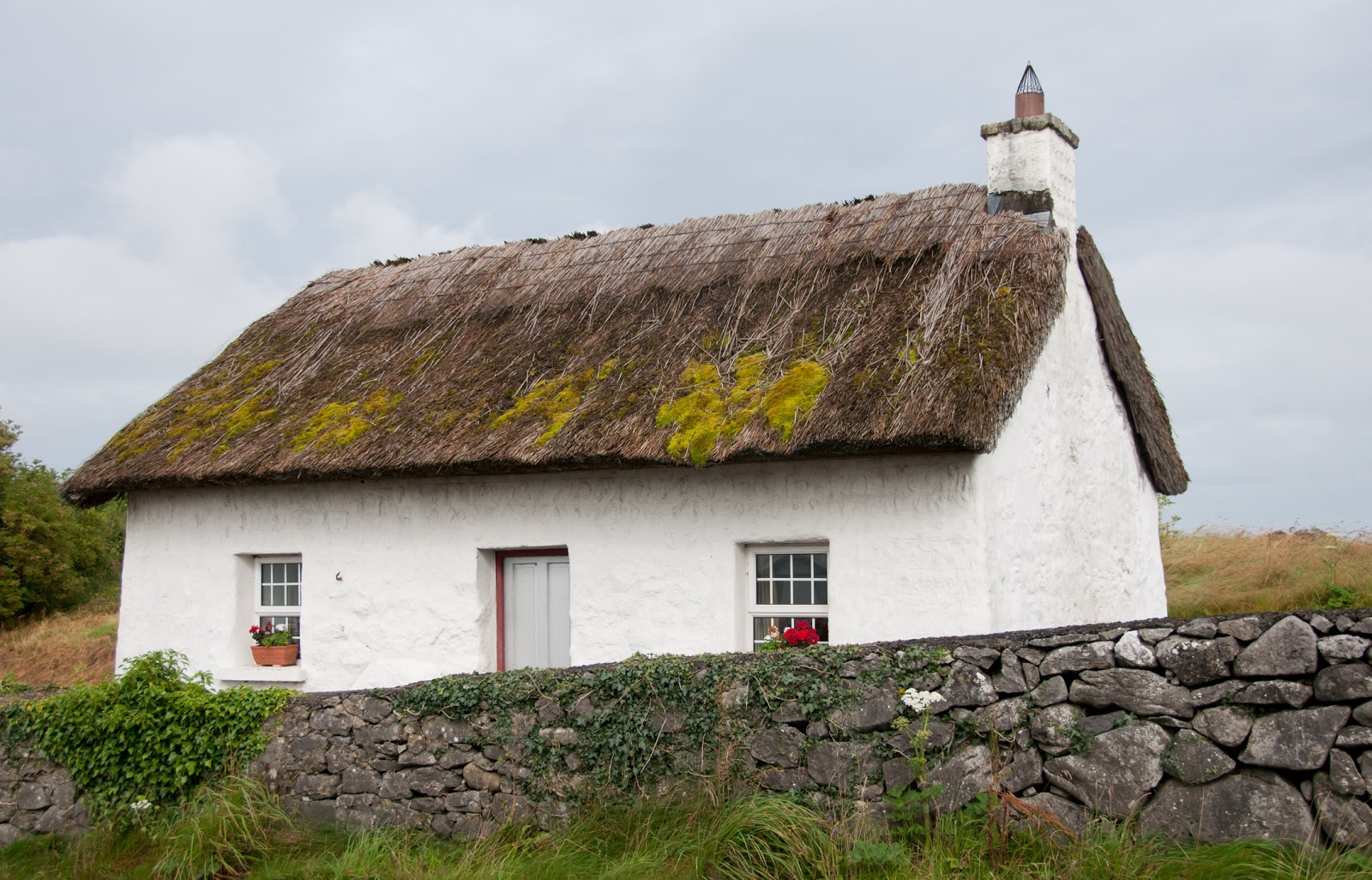 How Long Does A Thatched Roof Last & Cost? Rightmove
