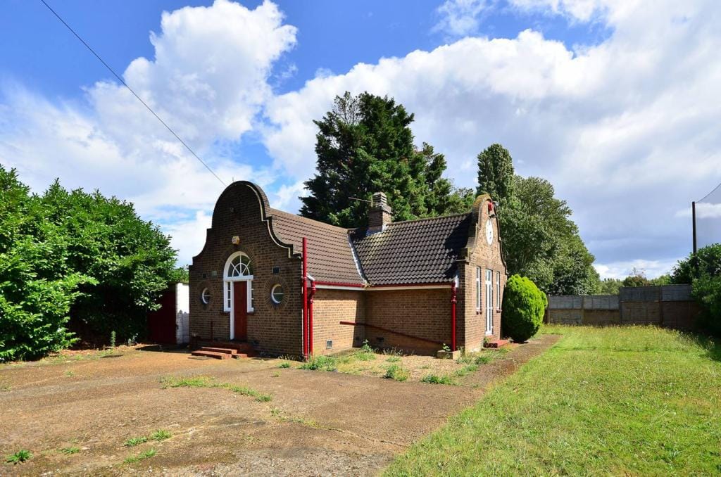 Tour the house used on TV show Taskmaster