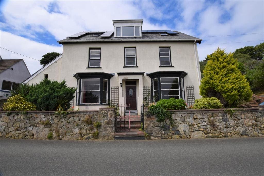 Where can i buy shop a house for 300k