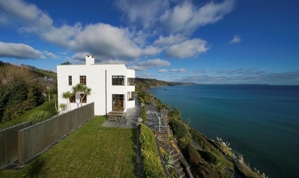 Five houses with AMAZING sea views