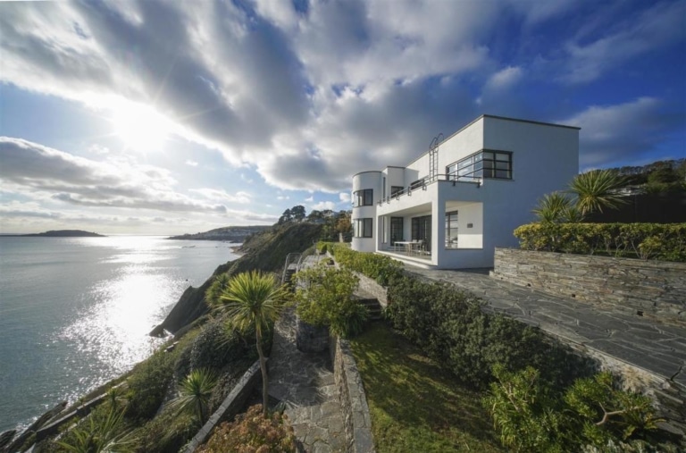 Five houses with AMAZING sea views