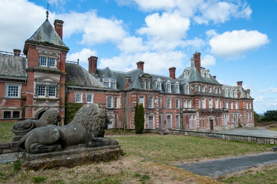 Kinmel Hall in Wales sold at auction separator_sa site_title
