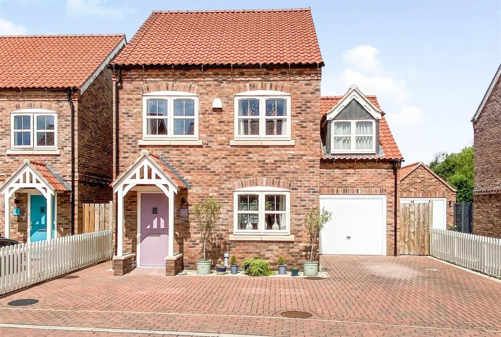 Houses for hot sale sale i