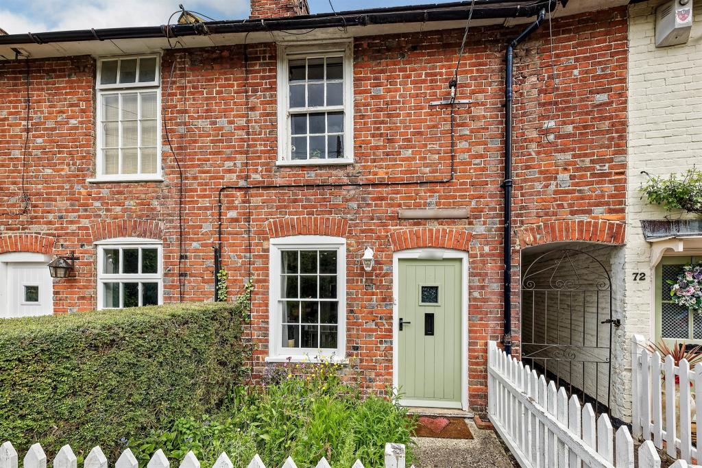 Compare houses for sale for £300,000 across Britain separator_sa site