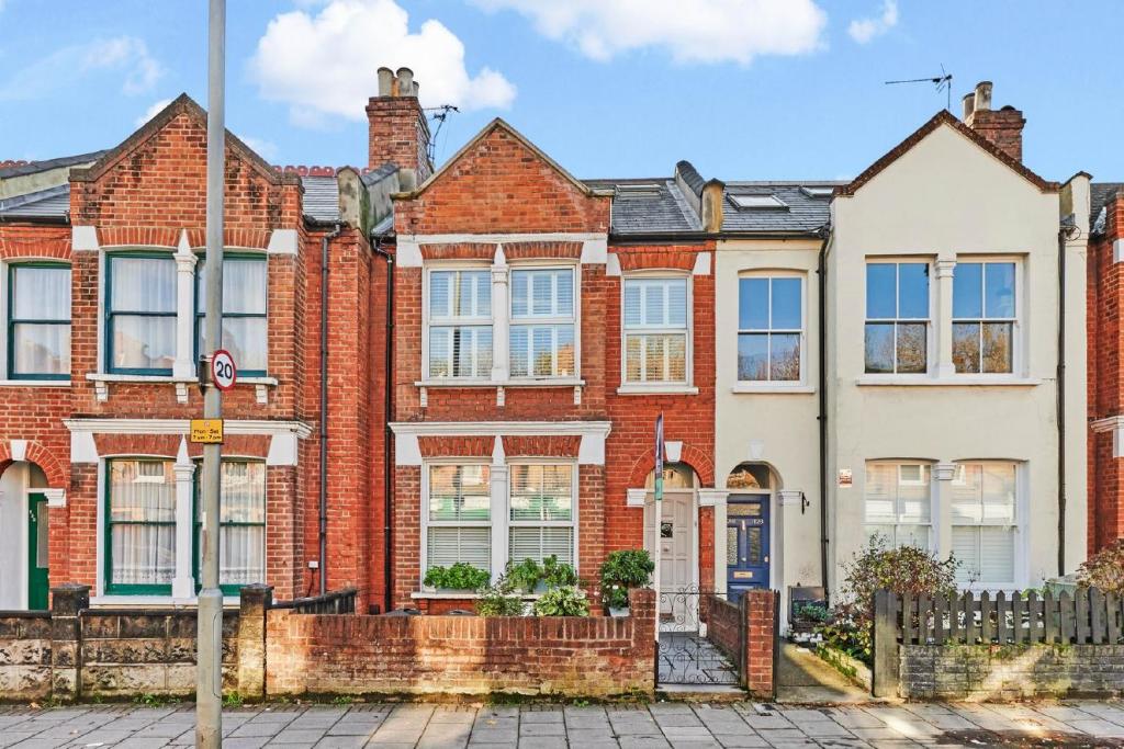 The happiest places to live in London ⁠— are they north or south of the