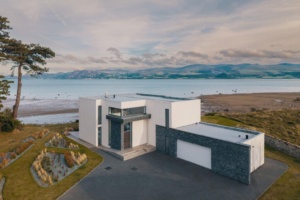7 amazing waterside homes for sale right now