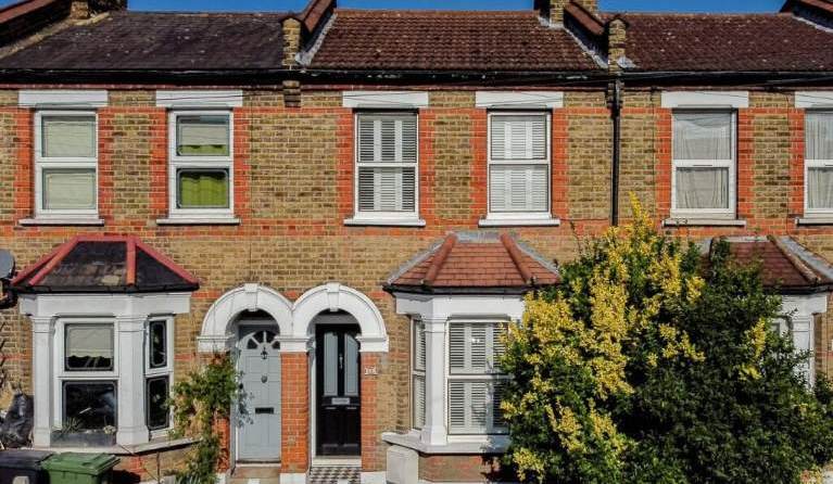 2-storey terraced houses with bay windows, blue sky