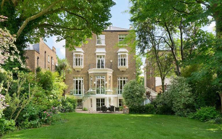 Superstar Homes For Taylor Swift As Her UK Eras Tour Continues 