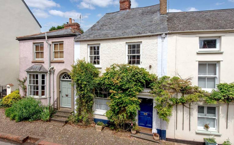 A row of terraced houses in Taunton