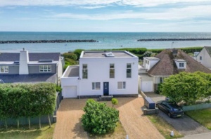8 waterside homes with amazing views