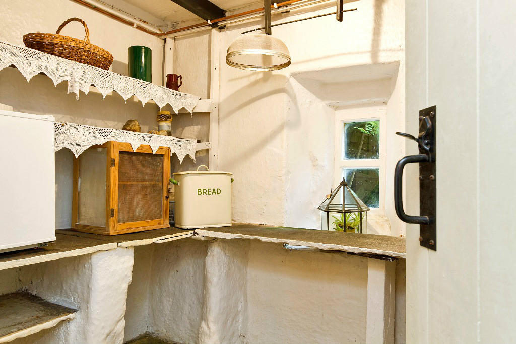 Spare-Pantry