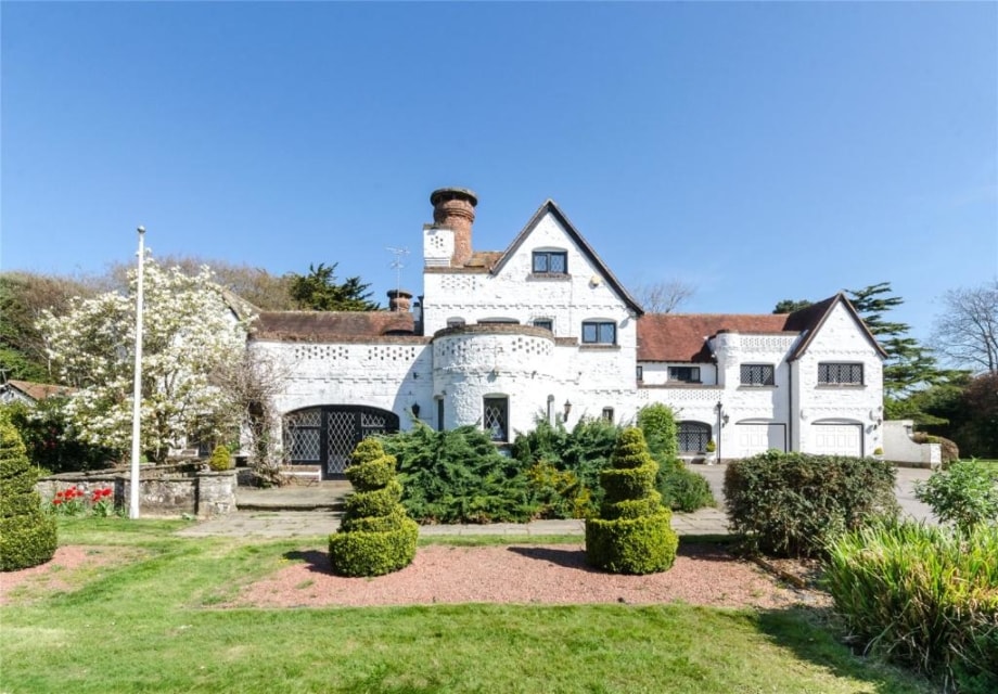 We’re throwing the spotlight on some of the best auction properties listed on Rightmove right now. Join us as we showcase some of the most impressive homes we’ve spotted for this buying method – or get a more detailed explanation about how to buy through auction below: >> Learn more about how to buy an […]