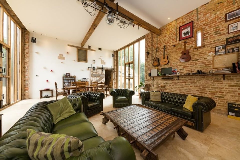 We’re throwing the spotlight on some of the best auction properties listed on Rightmove right now. Join us as we showcase some of the most impressive homes we’ve spotted for this buying method – or get a more detailed explanation about how to buy through auction below: >> Learn more about how to buy an […]