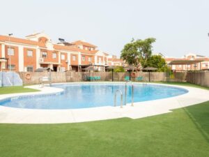 Find properties with pools in Sevilla today