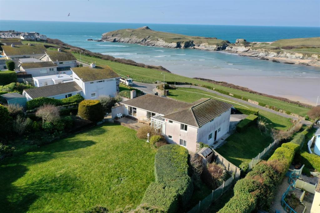 Newquay hottest seller’s market with eight in 10 homes sold Rightmove