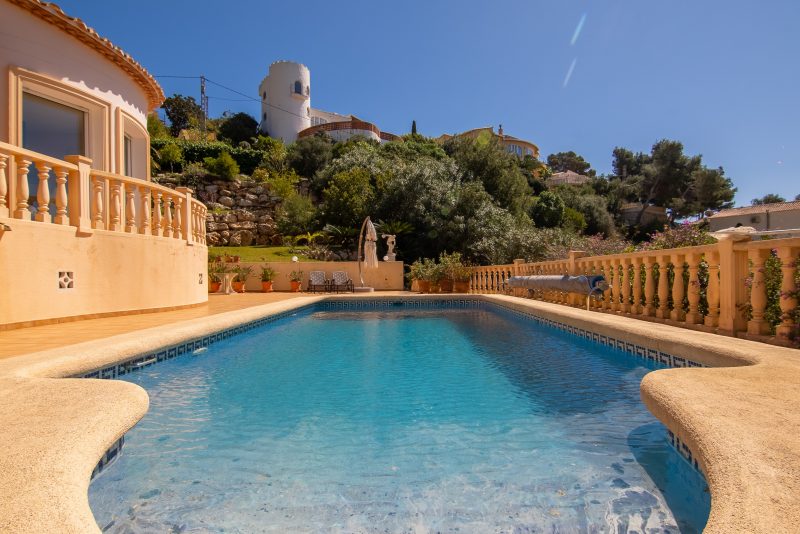 Demand for Spain jumps a third as Brits buy most since 2018