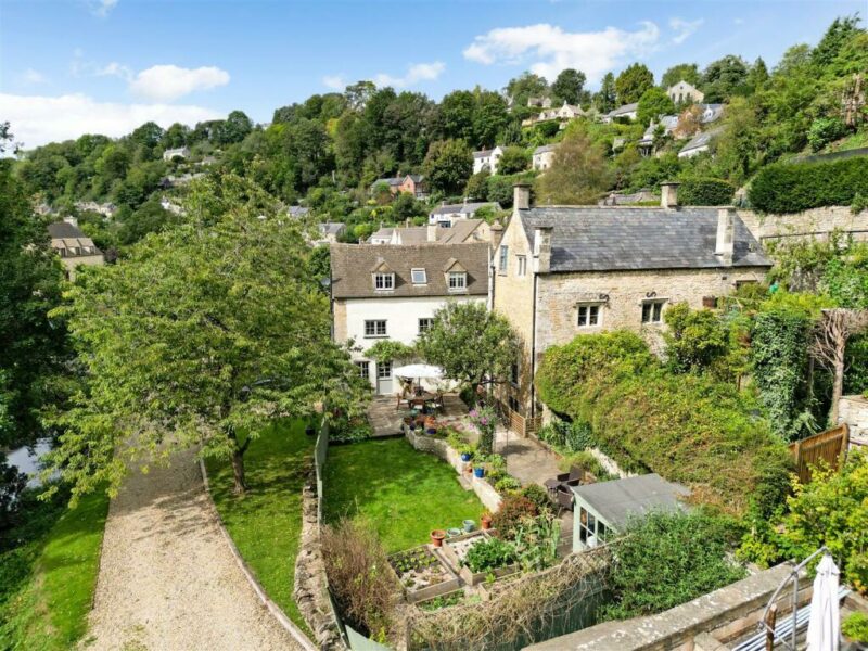 Mortgages: A belated Christmas present of lower rates for movers