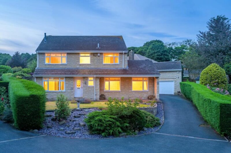 Rightmove market commentary +  weekly mortgage rates tracker