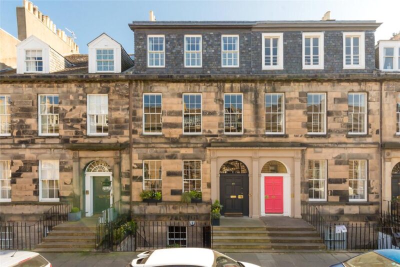 Increase in US buyers enquiring about homes for sale in UK